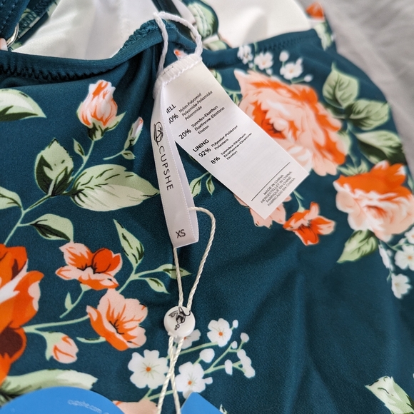 Floral swim suit - Picture 3 of 5